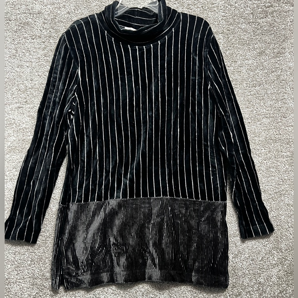 Dana B & Karen Woman’s Black Grey Striped Velvet Tunic Top Blouse Size Small